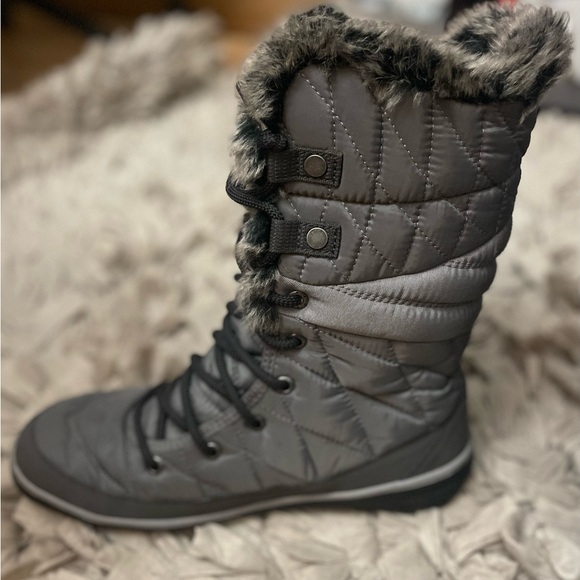 Great winter waterproof boot includes a soft faux fur collar and tongue lining. - Picture 6 of 6